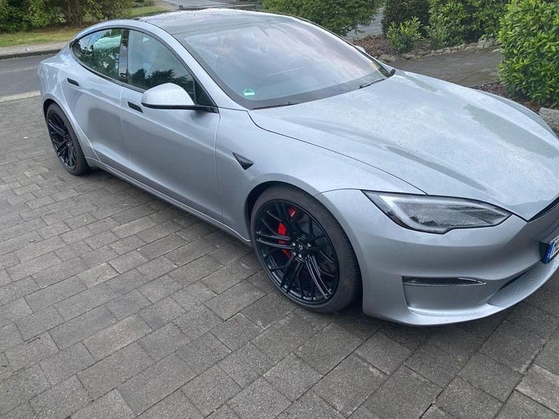 Grau Gebraucht 2024 Tesla Model S Plaid Limousine | 98.900 € - Bild 1/4