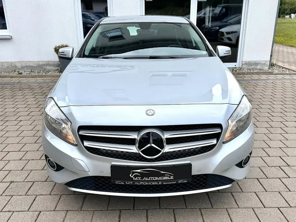 Gebraucht Mercedes A180 Style 122 PS (89 kW) 2015 Silber Kleinwagen