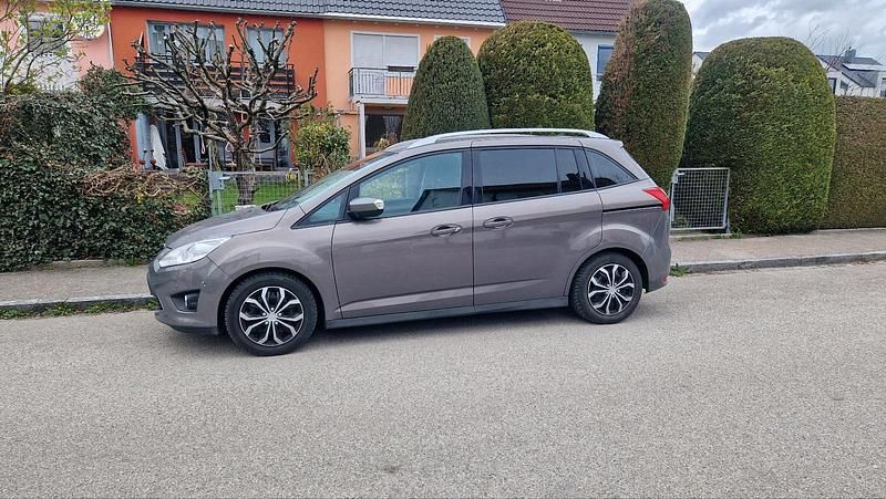 Grau Gebraucht 2014 Ford Grand C-Max Van / Kleinbus | 9.199 € (Etwas zu teuer) - Bild 1/4