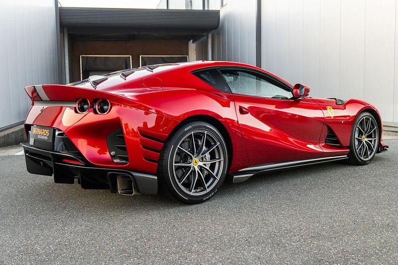 Second-hand Ferrari 812 829 CP (609 kW) 2023 Roșu
