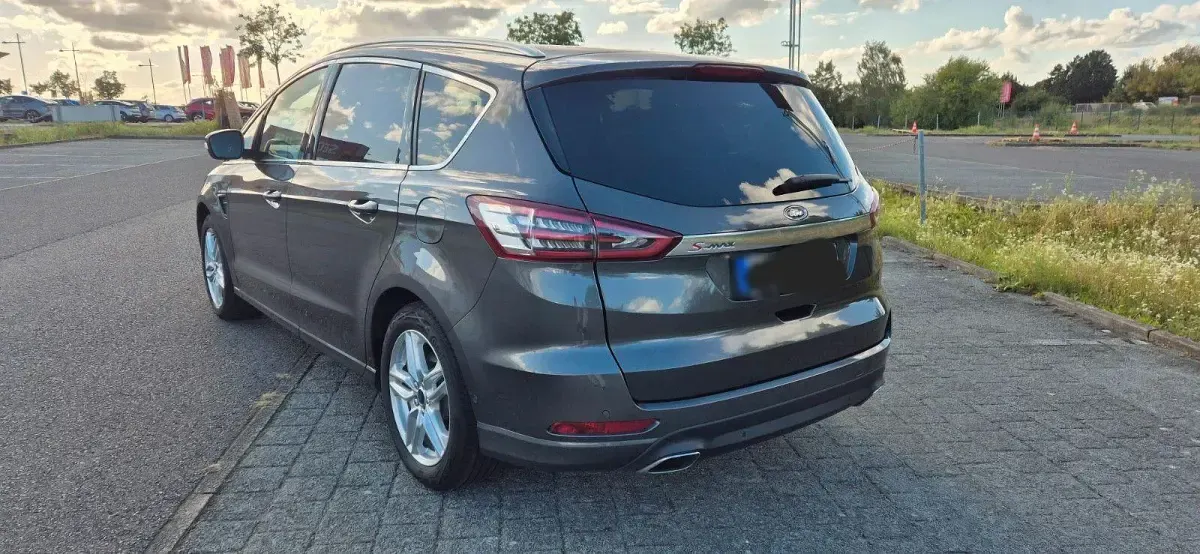 Gebraucht Ford S-MAX Titanium 179 PS (131 kW) 2016 Grau Van / Kleinbus