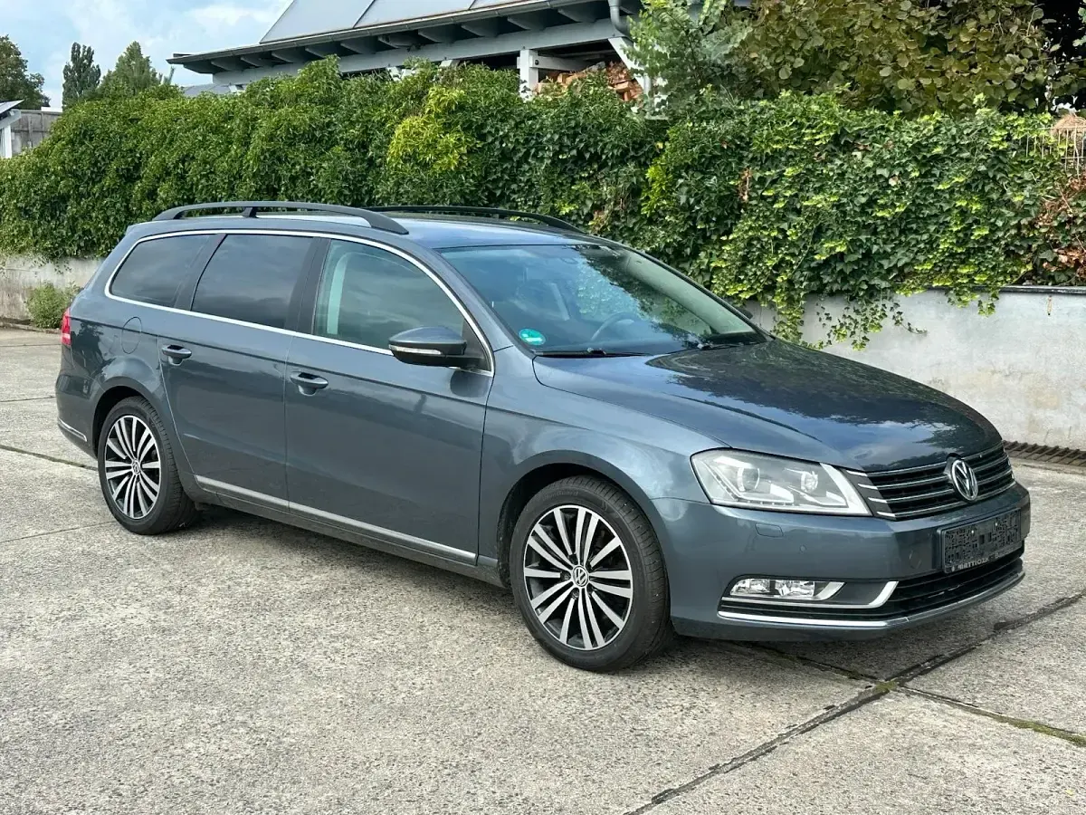 Gebraucht VW Passat 122 PS (89 kW) 2012 Blau Kombi