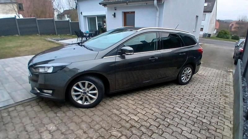 Gebraucht Ford Focus Business Edition 125 PS (91 kW) 2017 Grün Kombi