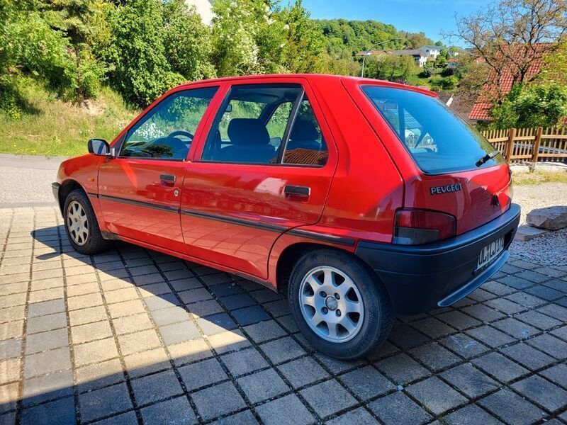 Rot Gebraucht 1995 Peugeot 106 Kleinwagen | 799 € - Bild 1/4