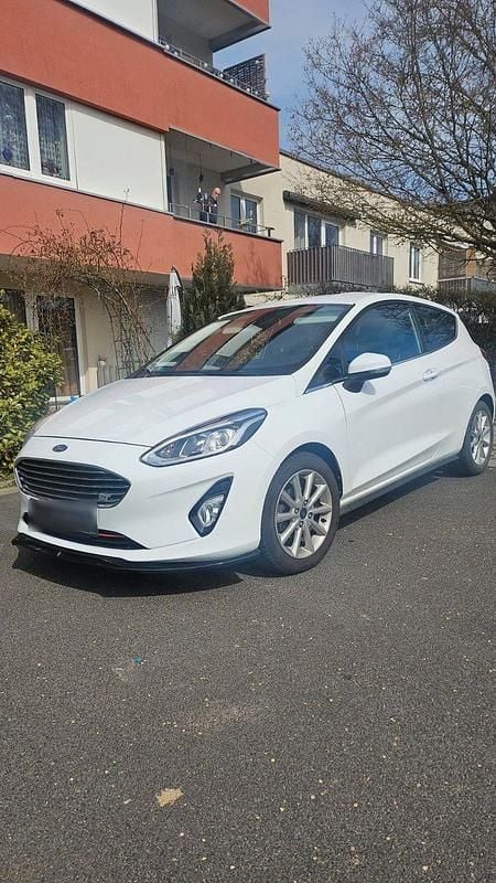 Gebraucht Ford Fiesta Titanium 101 PS (74 kW) 2018 Weiß Kleinwagen