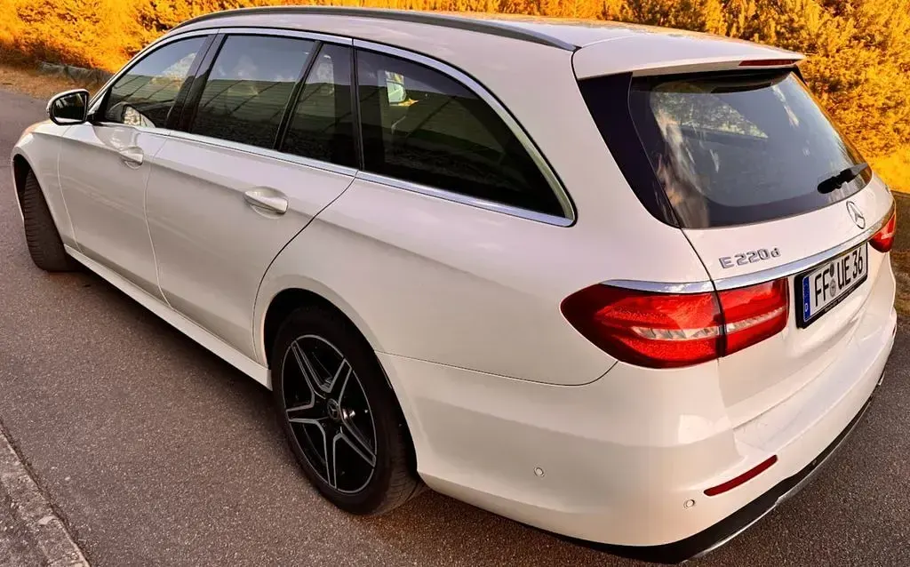 Gebraucht Mercedes E220 AMG 194 PS (142 kW) 2019 Weiß Kombi
