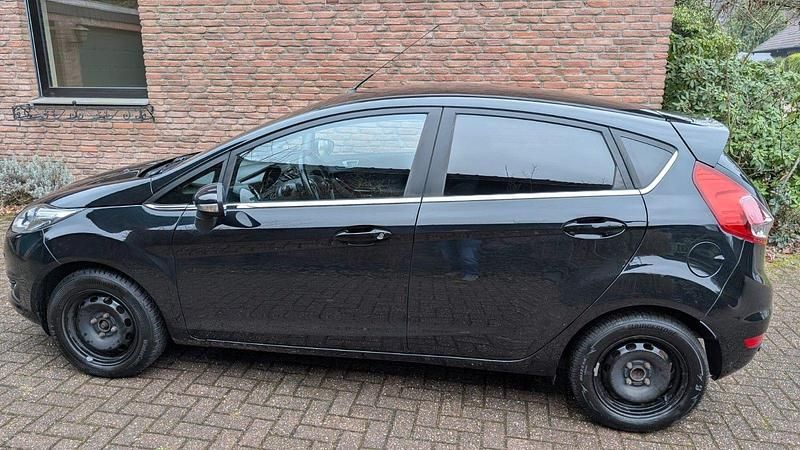Gebraucht Ford Fiesta Titanium 101 PS (74 kW) 2015 Schwarz Kleinwagen