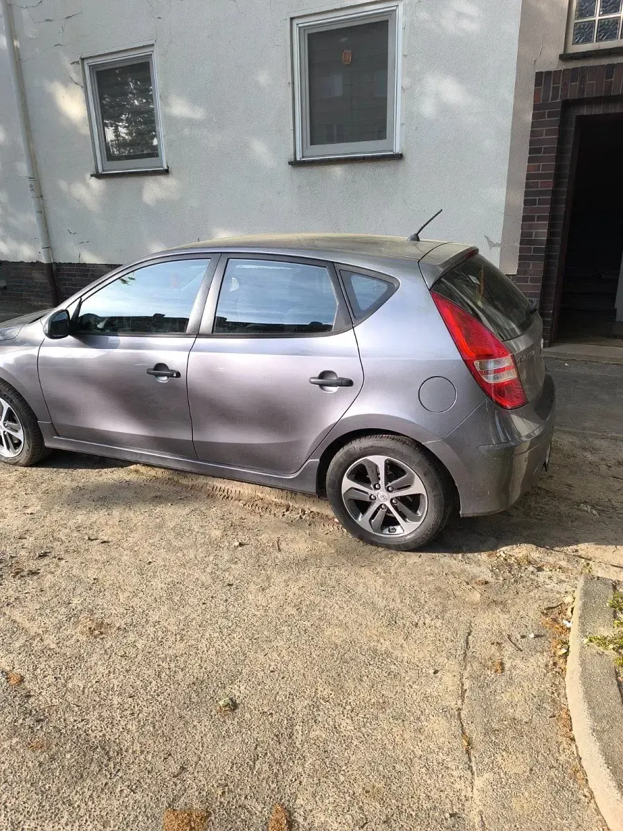 Second-hand Hyundai i30 90 CP (66 kW) 2011 Gri Berlinǎ