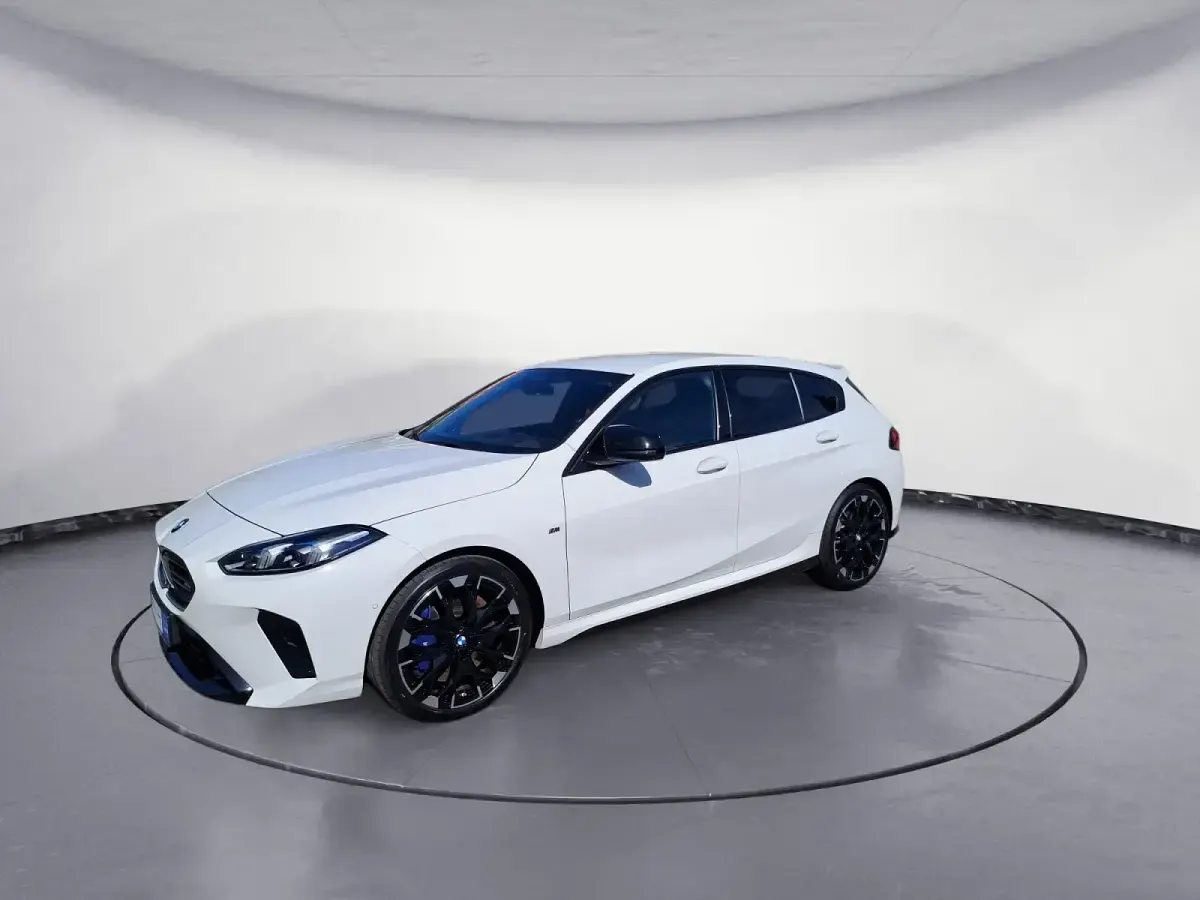 Gebraucht BMW M135 Performance 300 PS (220 kW) 2025 Weiß Kleinwagen