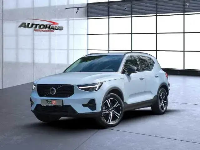 Używany Volvo XC40 120 KM (88 kW) 2025 SUV