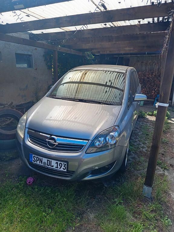 Grau Gebraucht 2008 Opel Zafira Edition Van / Kleinbus | 1.900 € (Superpreis) - Bild 1/4
