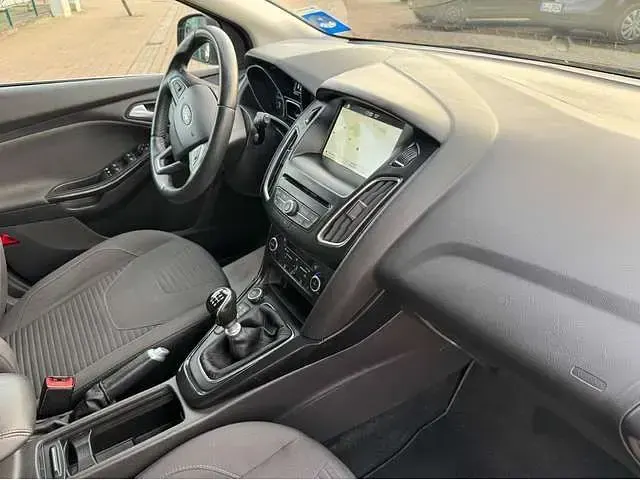 Second-hand Ford Focus Titanium 125 CP (91 kW) 2017 Negru Break