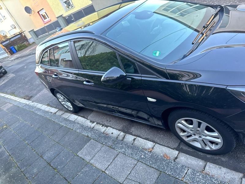 Gebraucht Opel Astra 105 PS (77 kW) 2018 Schwarz Kombi