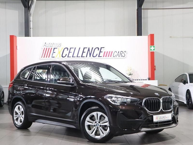 Braun Gebraucht 2021 BMW X1 Advantage SUV | 21.221 € (Guter Preis) - Bild 1/4