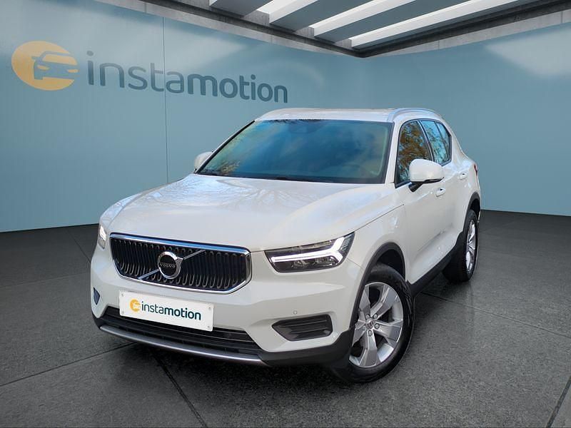 Weiß Gebraucht 2022 Volvo XC40 SUV | 28.749 € (Fairer Preis) - Bild 1/4