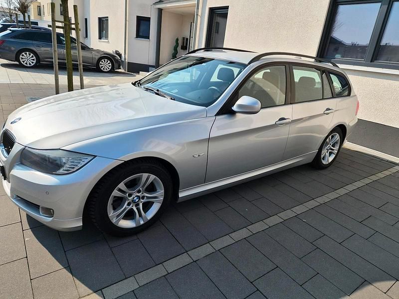 Gebraucht BMW 318 143 PS (105 kW) 2009 Silber Kombi