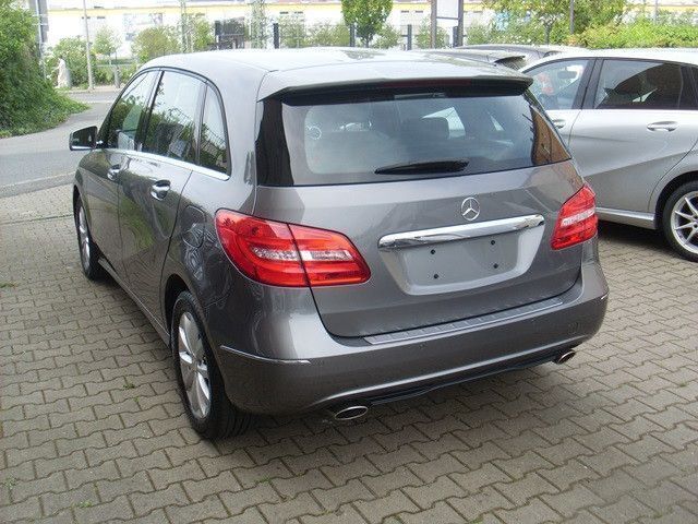 Gebraucht Mercedes B220 170 PS (125 kW) 2013 Grau Van / Kleinbus