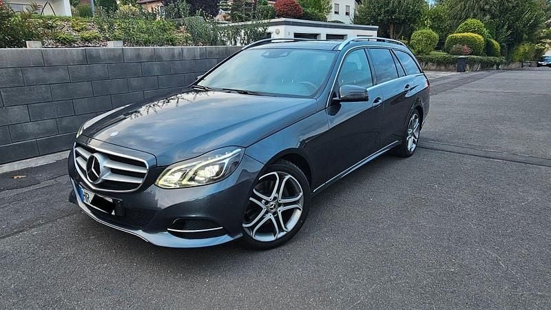 Grau Gebraucht 2016 Mercedes E350 Avantgarde Kombi | 21.800 € (Fairer Preis) - Bild 1/4