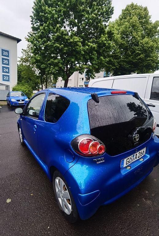 Blau Gebraucht 2011 Toyota Aygo City Kleinwagen | 2.150 € (Guter Preis) - Bild 1/4