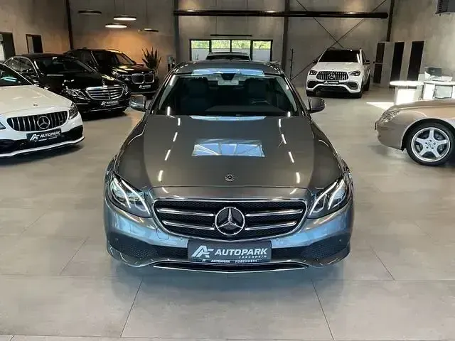 Gebraucht Mercedes E220 AMG 194 PS (142 kW) 2019 Grau Limousine