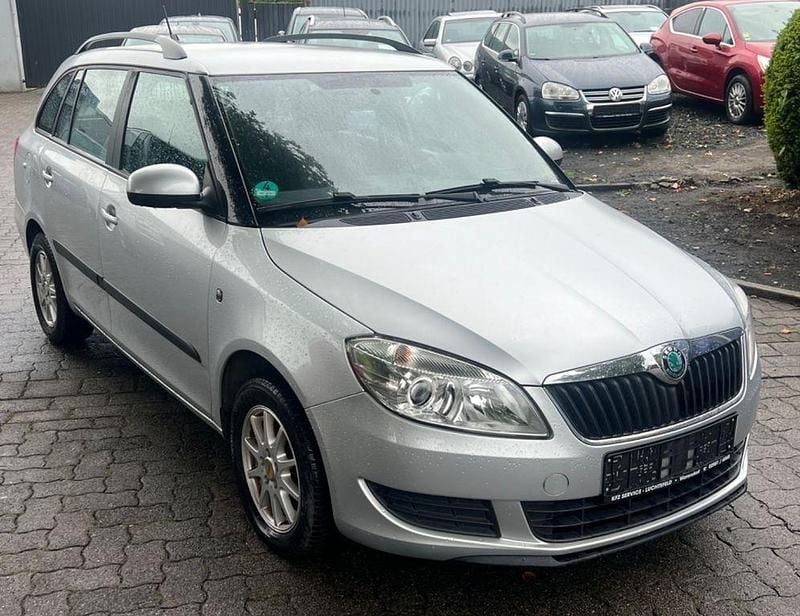 Gebraucht Skoda Fabia Ambiente 90 PS (66 kW) 2012 Grau Kleinwagen