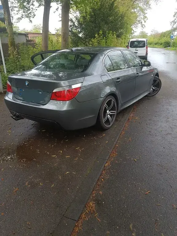 Gebraucht BMW 525 Sport Line 218 PS (160 kW) 2005 Grau Limousine