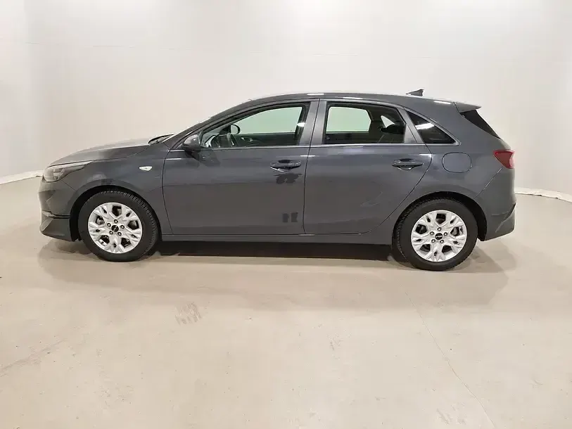Usado Kia Ceed Edition 7 101 CV (74 kW) 2022 Gris Utilitario