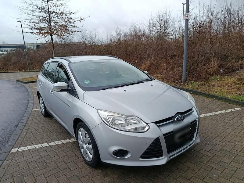 Gebraucht Ford Focus Trend 116 PS (85 kW) 2012 Silber Kombi
