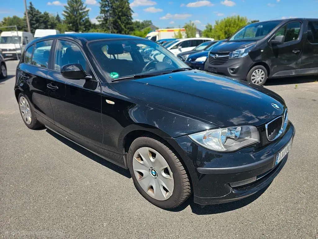 Gebraucht BMW 116 122 PS (89 kW) 2010 Schwarz Kleinwagen