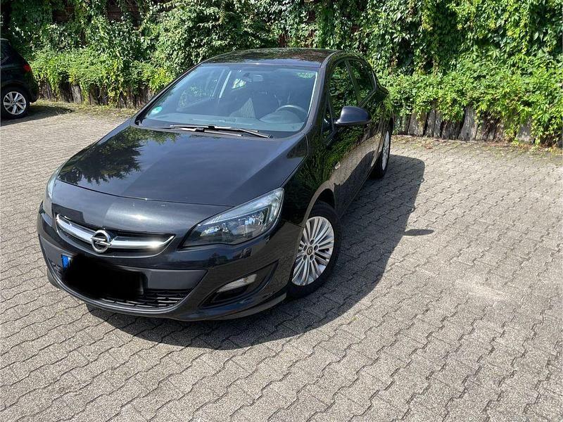 Schwarz Gebraucht 2014 Opel Astra Edition Limousine | 5.200 € (Fairer Preis) - Bild 1/4