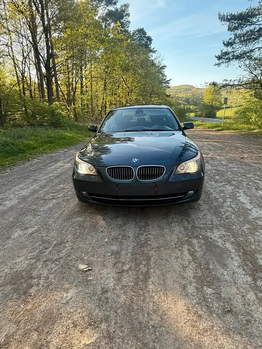 Gebraucht BMW 525 Basis 218 PS (160 kW) 2009 Grau Limousine