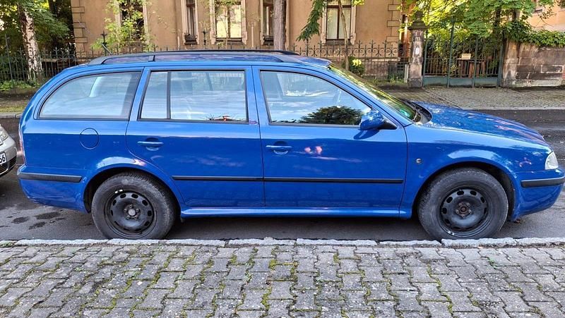 Blau Gebraucht 2008 Skoda Octavia Tour Kombi | 2.400 € (Superpreis) - Bild 1/4