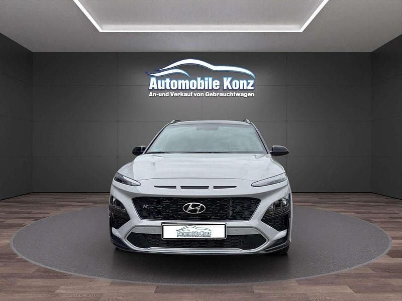 Atlas grau Gebraucht 2021 Hyundai Kona N Line SUV | 20.200 € (Fairer Preis) - Bild 1/4