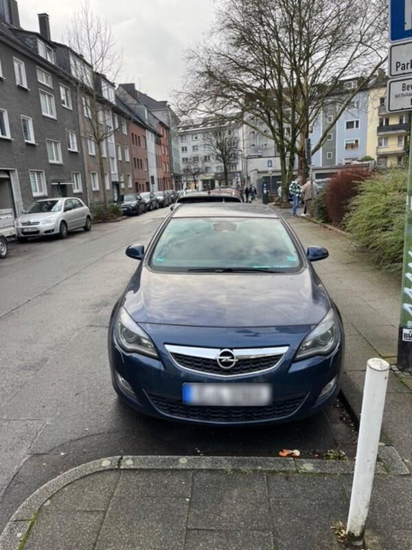 Blau Gebraucht 2010 Opel Astra Innovation Limousine | 4.500 € (Guter Preis) - Bild 1/4