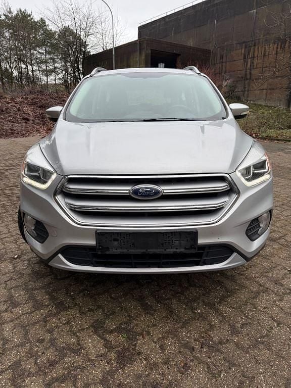 Gebraucht Ford Kuga Trend 120 PS (88 kW) 2017 Silber SUV