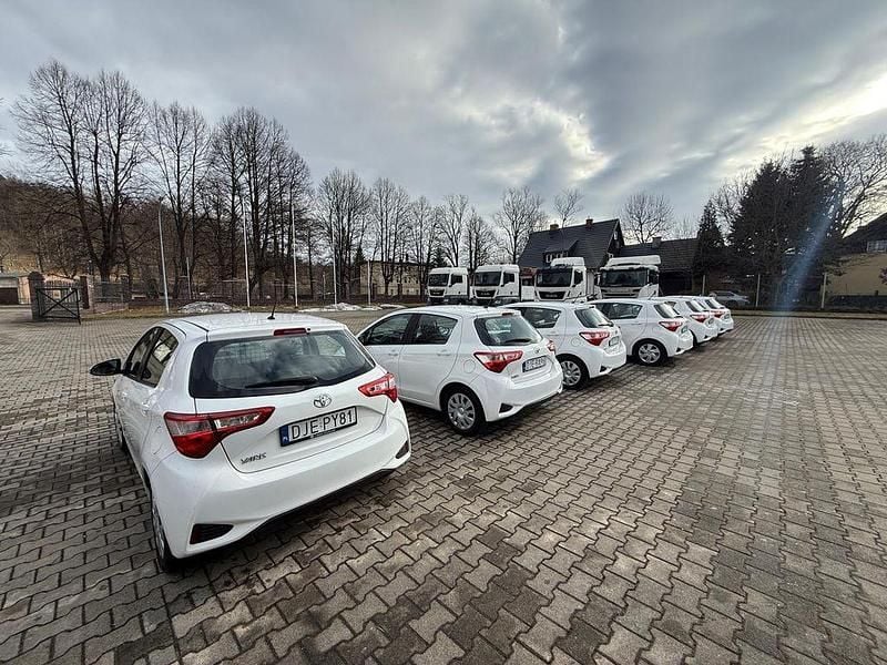 Gebraucht Toyota Yaris Active 72 PS (52 kW) 2020 Weiß Limousine