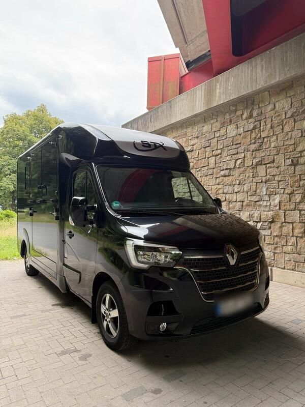 Schwarz Gebraucht 2022 Renault Master Van | 65.000 € - Bild 1/4