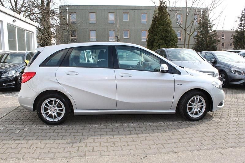 Gebraucht Mercedes B200 156 PS (114 kW) 2012 Silber Van / Kleinbus