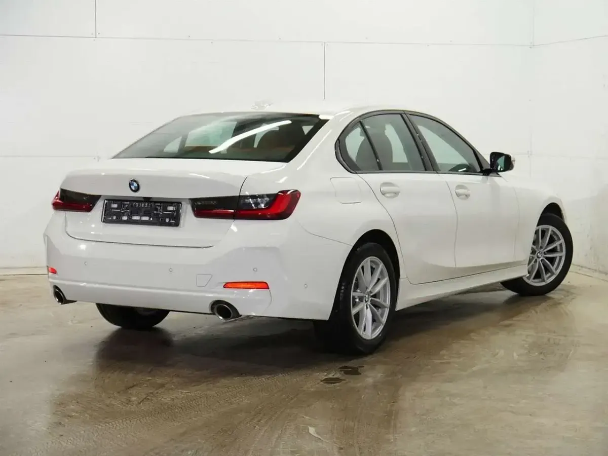 Gebraucht BMW 320 Sport Line 190 PS (139 kW) 2024 Weiß Limousine