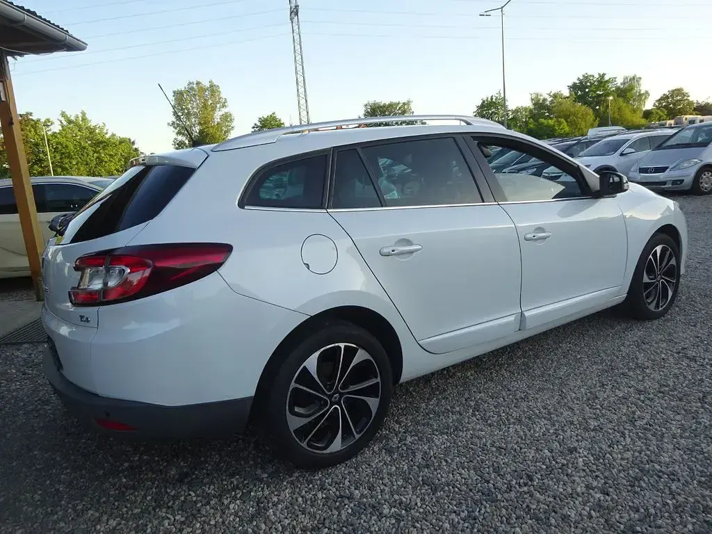 Gebraucht Renault Mégane III Bose Edition 132 PS (97 kW) 2015 Weiß Limousine