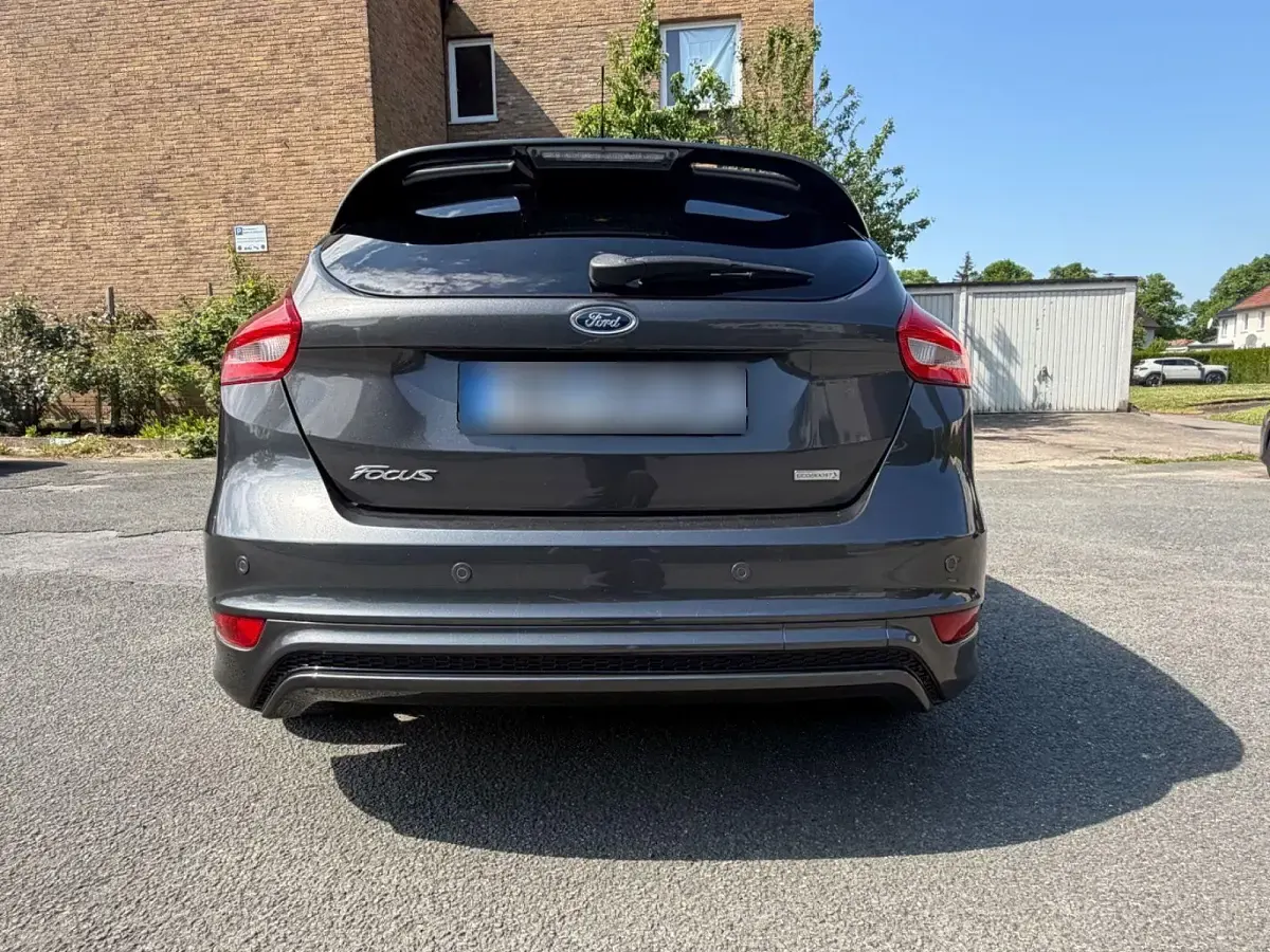 Gebraucht Ford Focus ST-Line 102 PS (75 kW) 2018 Grau Limousine
