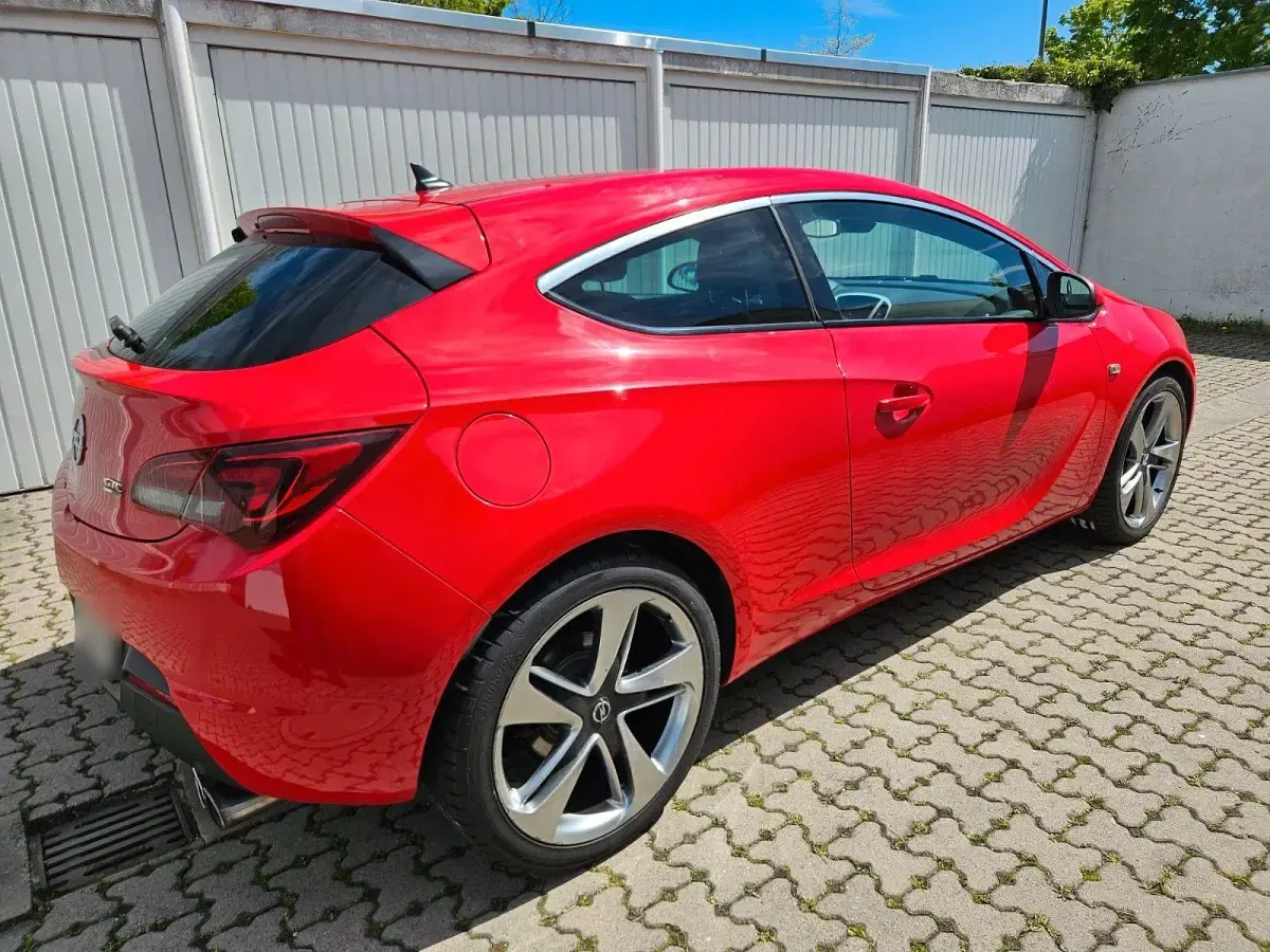 Gebraucht Opel Astra GTC Innovation 179 PS (131 kW) 2012 Rot Limousine