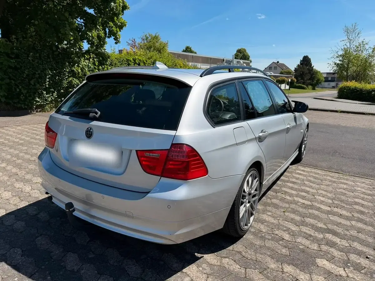 Gebraucht BMW 318 143 PS (105 kW) 2009 Silber Kombi