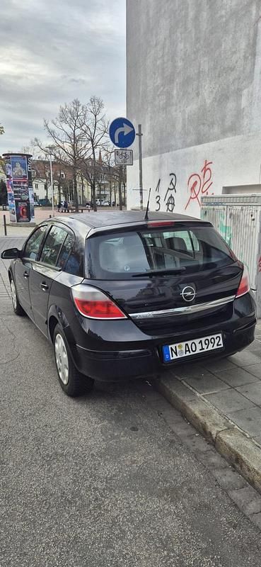 Second-hand Opel Astra 90 CP (66 kW) 2005 Negru Hatchback