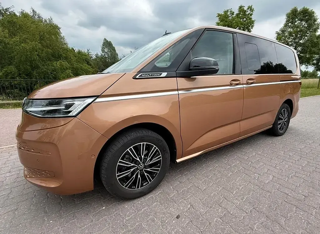 Gebraucht VW Multivan Style 150 PS (110 kW) 2024 Orange Van / Kleinbus