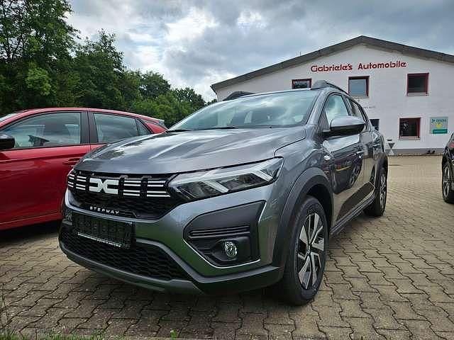 Schiefergrau Neu 2025 Dacia Sandero Expression Kleinwagen | 19.990 € (Fairer Preis) - Bild 1/4