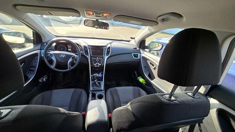 Gebraucht Hyundai i30 Style 99 PS (72 kW) 2013 Weiß Limousine