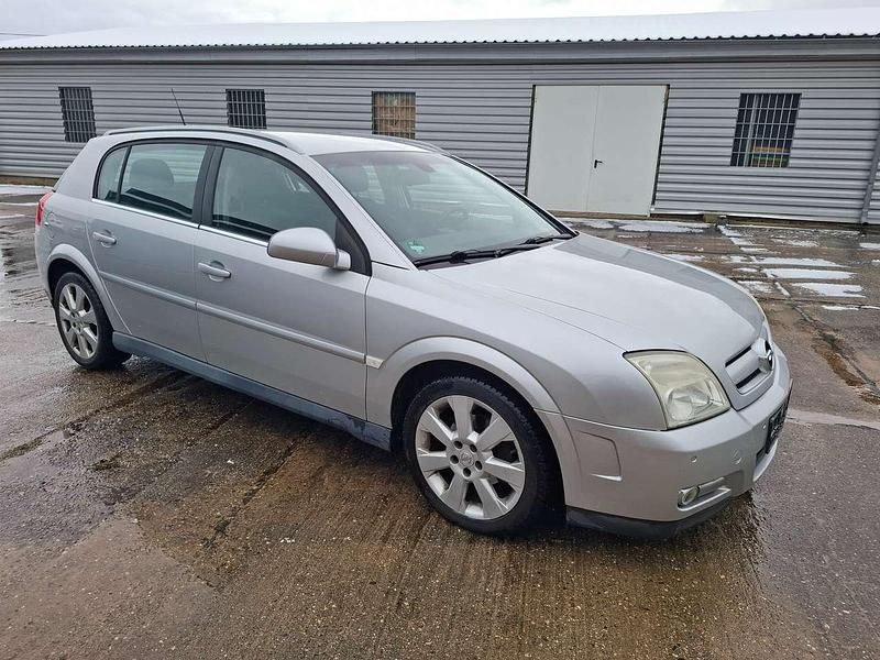 Gebraucht Opel Signum Elegance 155 PS (114 kW) 2003 Starsilber iii m2 Kleinwagen
