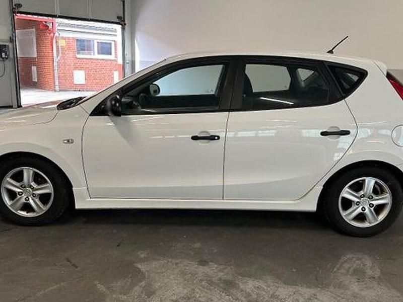 Gebraucht Hyundai i30 110 PS (80 kW) 2012 Andere Limousine
