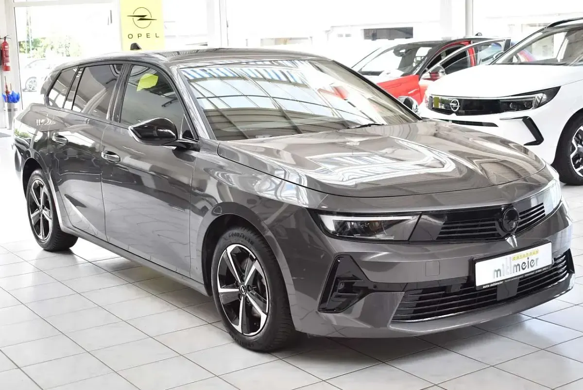 Gebraucht Opel Astra 131 PS (96 kW) 2025 Vulkan grau met. Kleinwagen